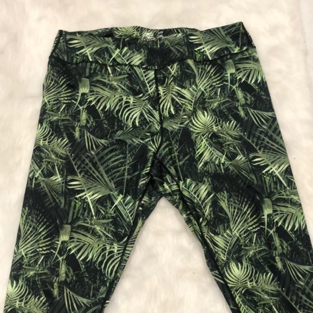 Ave Leisure leaf cropped leggings